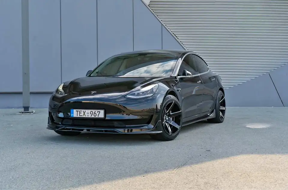 Tesla Model 2020