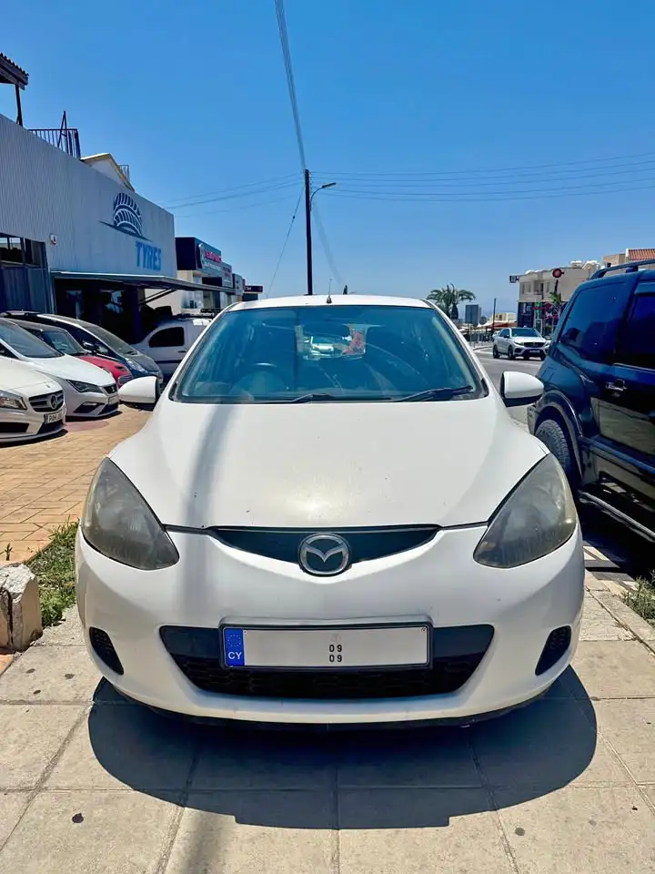 Mazda 2 4,9L 2009