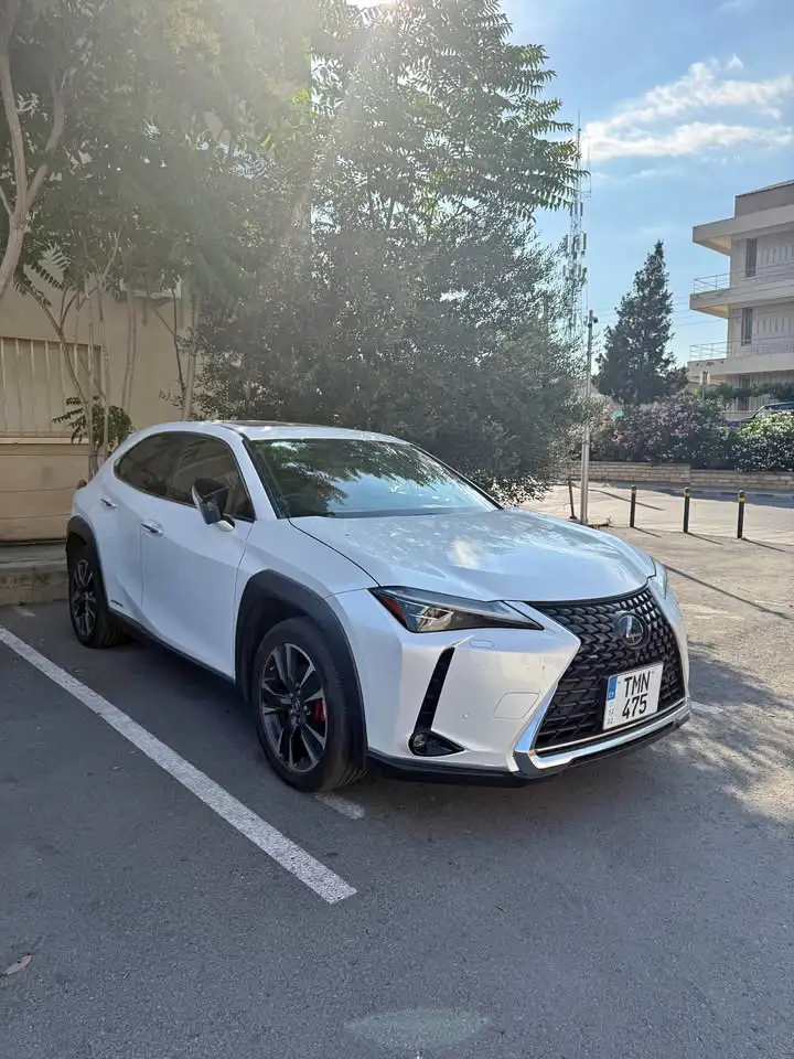 Lexus UX 2023