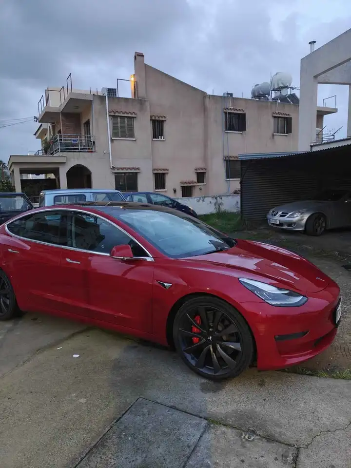 Tesla Model 2020