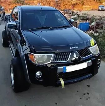 Mitsubishi Warrior 2006