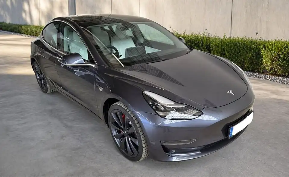 Tesla Model 2019