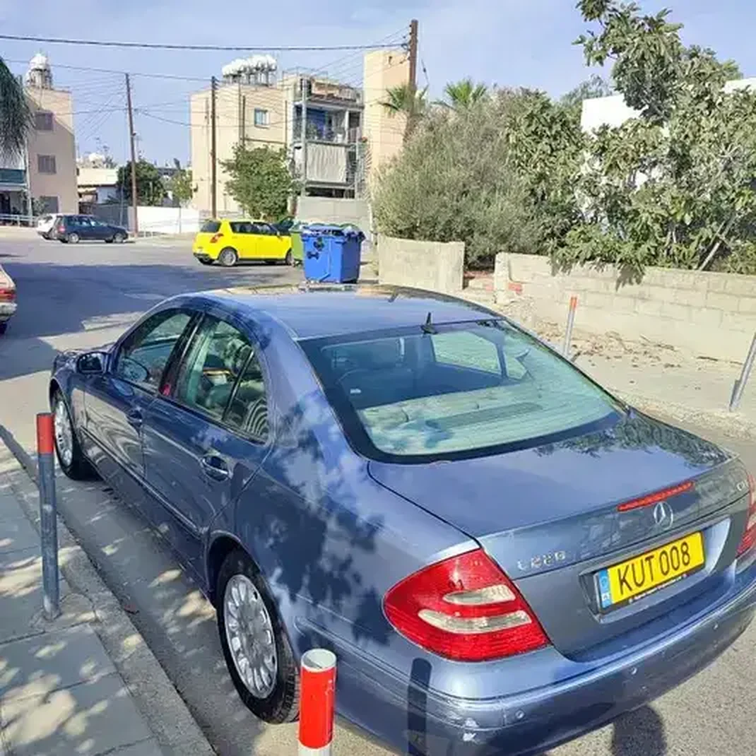 Mercedes E 2005