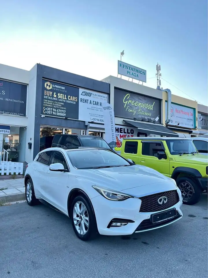 Infiniti Q30 2016