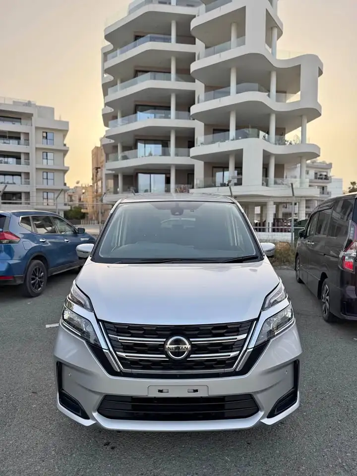 Nissan Serena 2,0L 2022