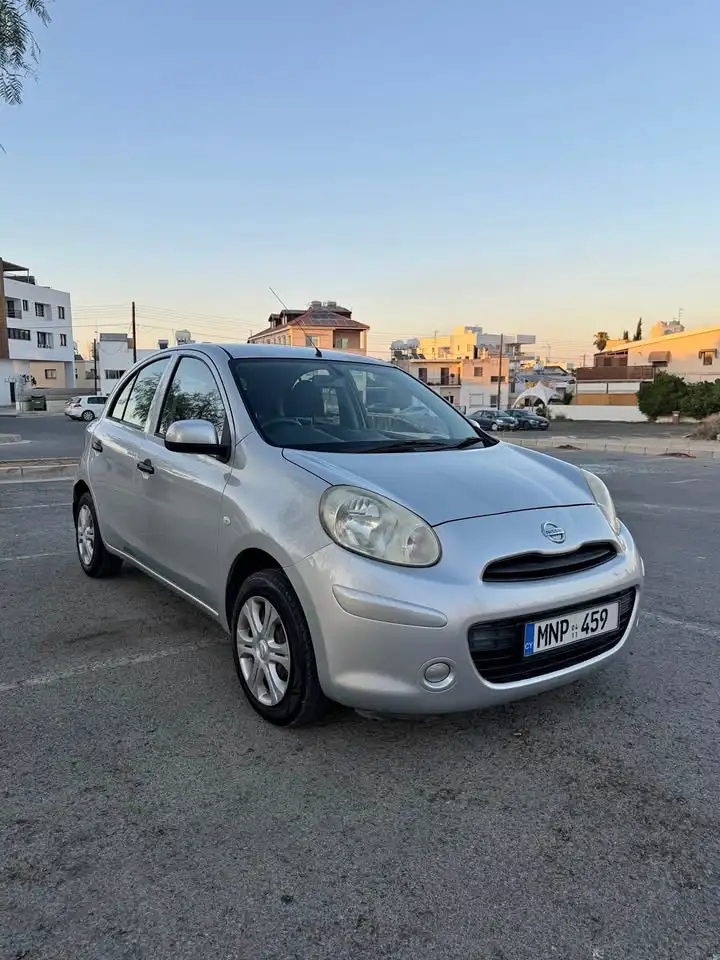 Nissan March 1,2L 2011