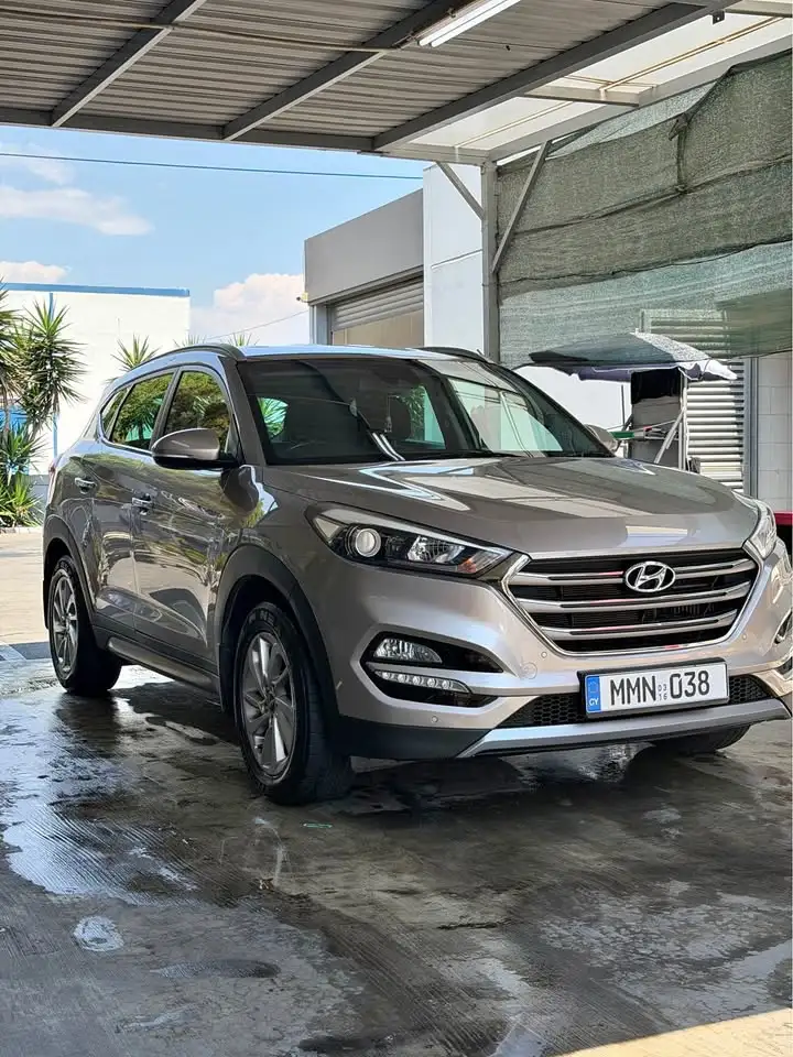 Hyundai Tuscon