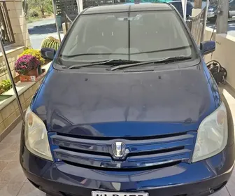 Toyota IST 2001