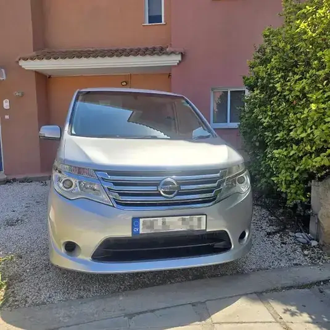 Nissan Serena 2014