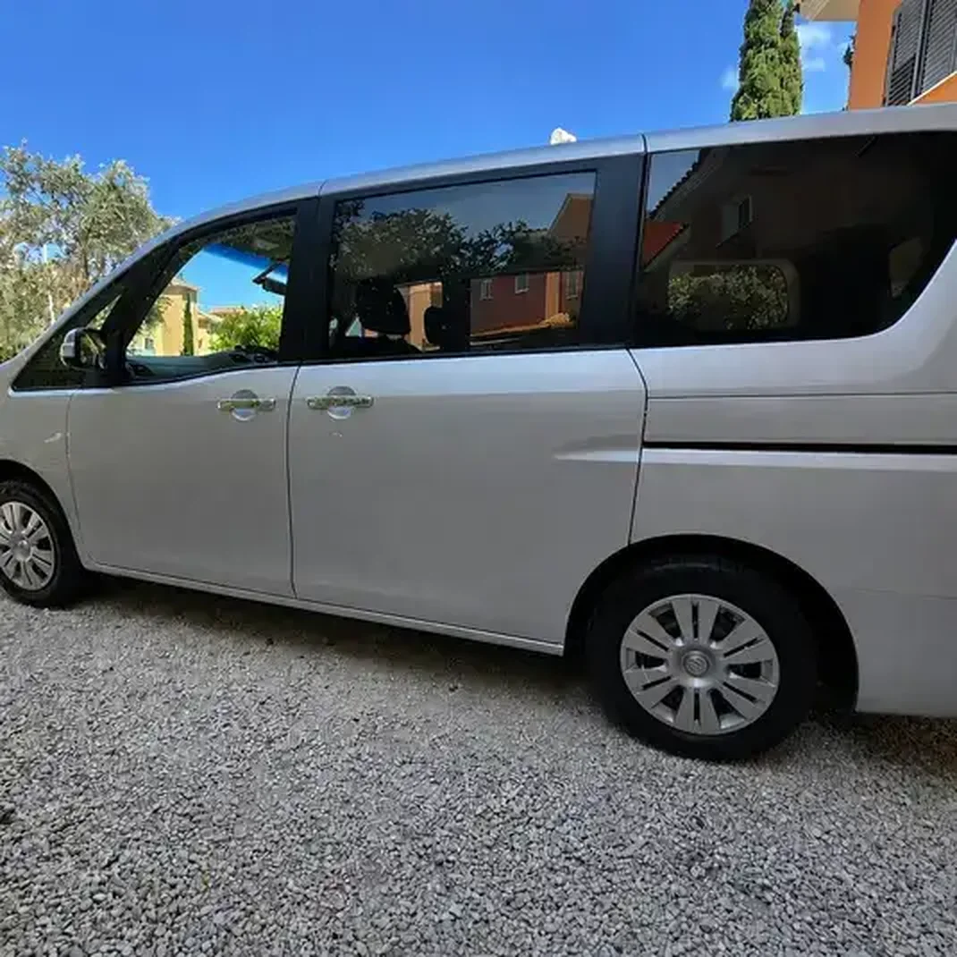 2014 Nissan Serena 2014 Cyprus