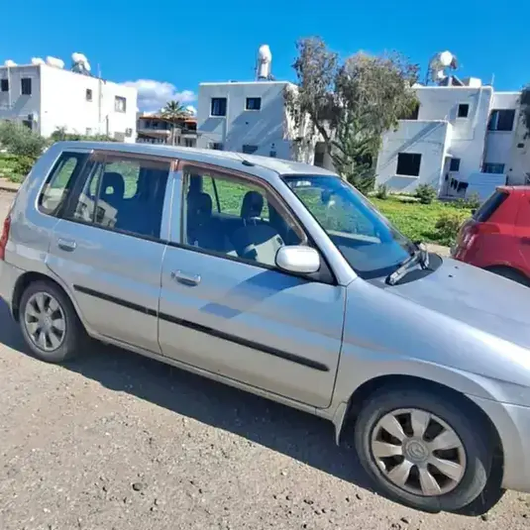 Mazda Demio 2001