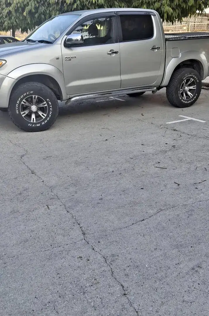 2006 Toyota Hilux 2,4L 2006 Cyprus