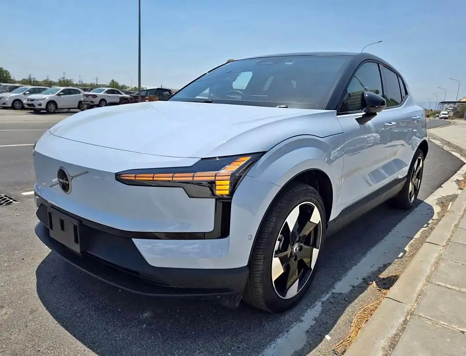 Volvo Ex30 2025