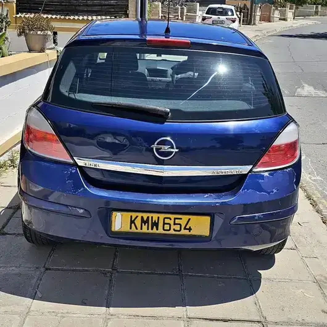 2011 Opel Astra 1,6L 2011 Cyprus