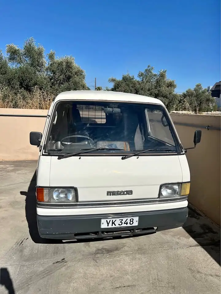 Mazda E2200 1990