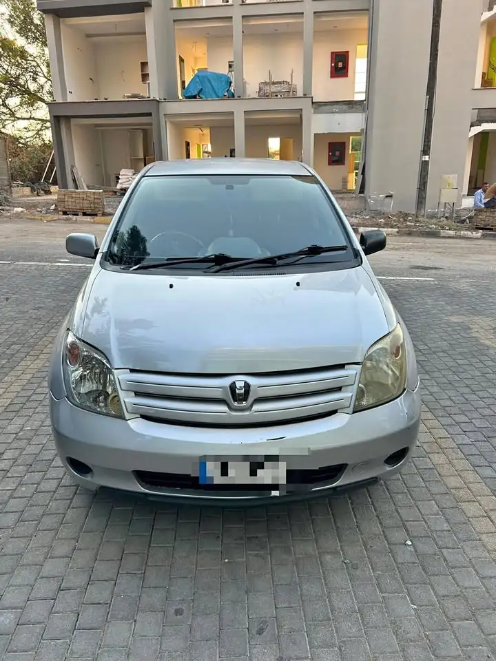 Toyota IST 2004